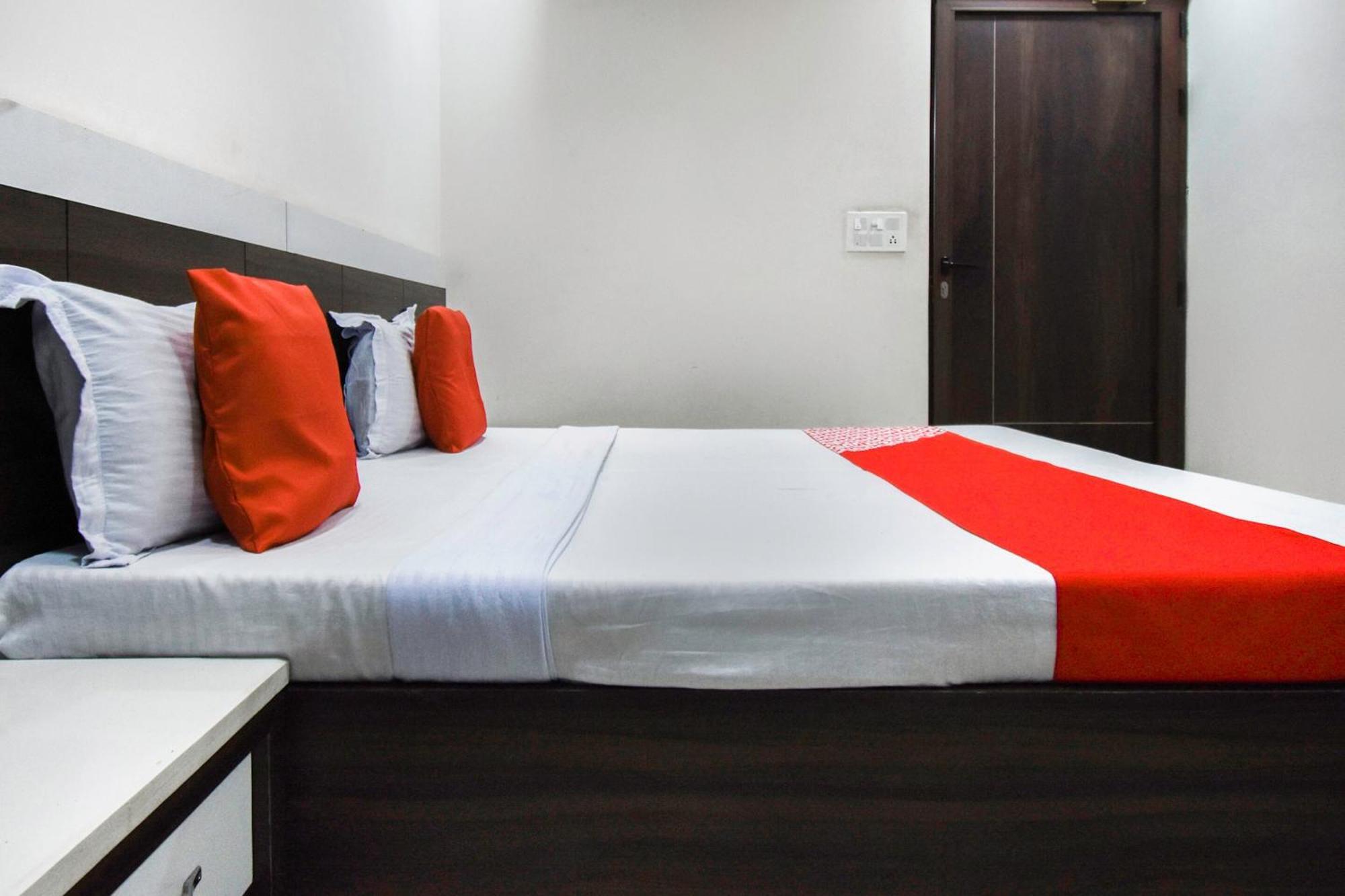 Hotel O Shangri-La-Inn Ludhiana Esterno foto