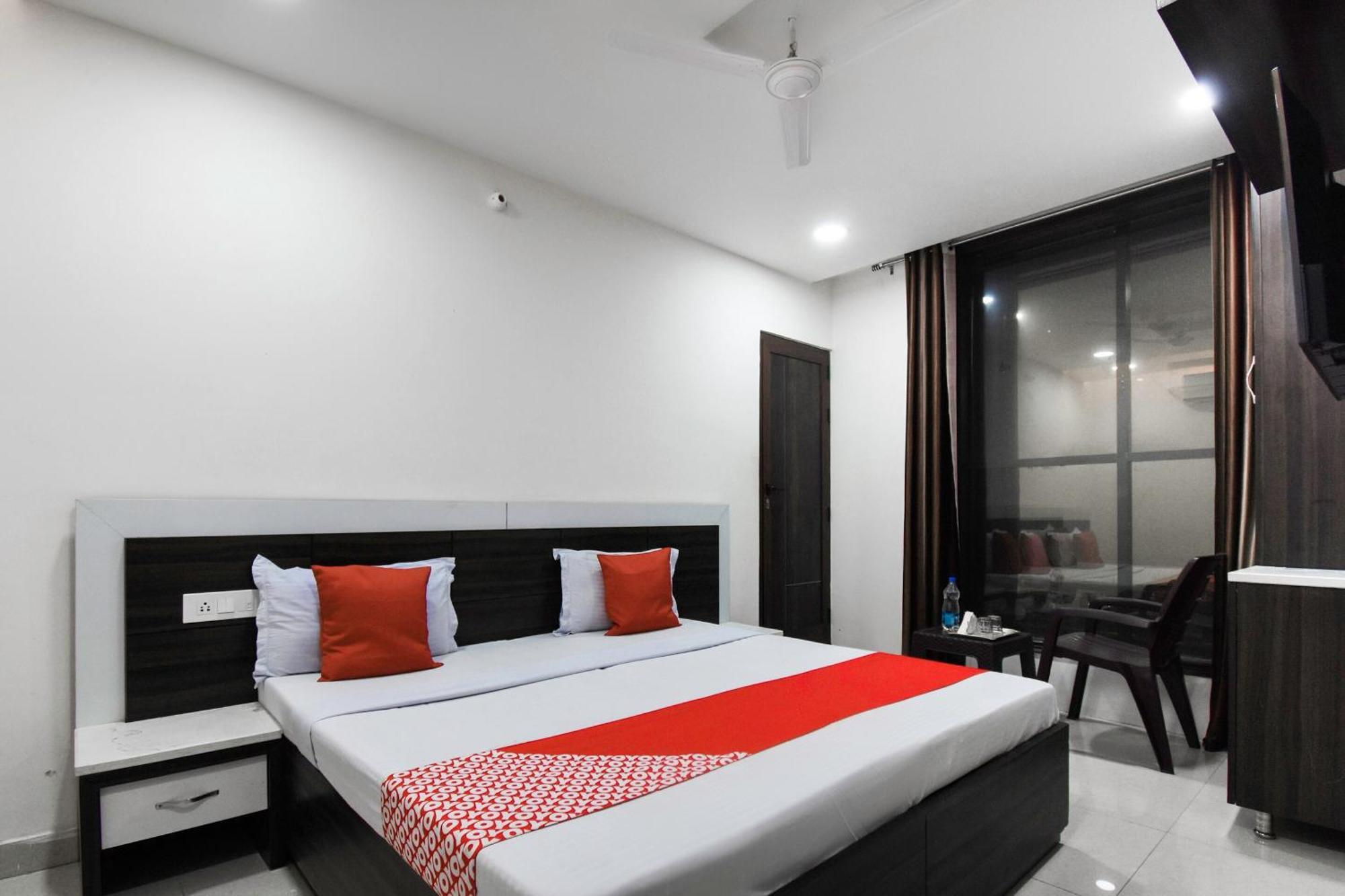Hotel O Shangri-La-Inn Ludhiana Esterno foto